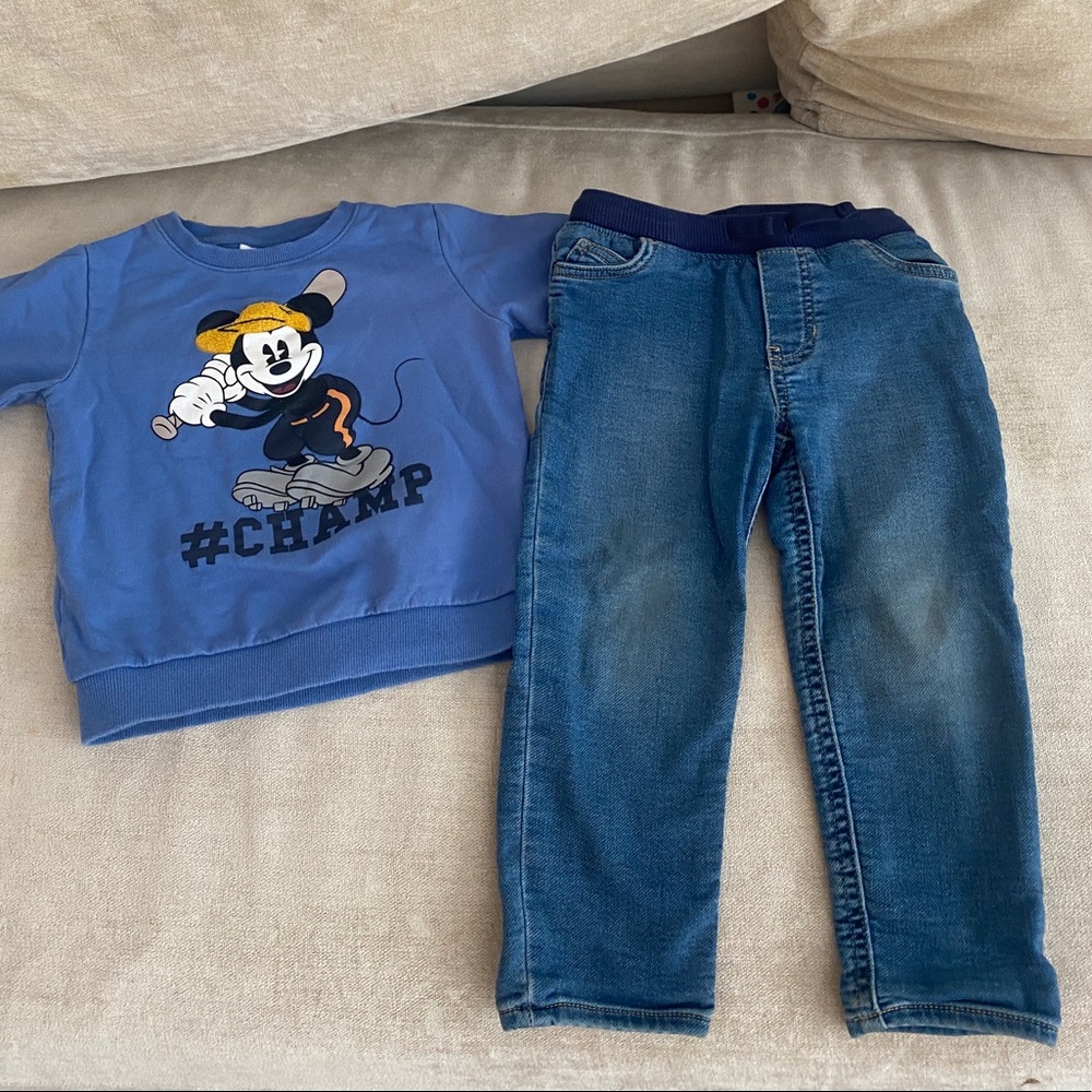 Sweatshirt and jeans bundle
